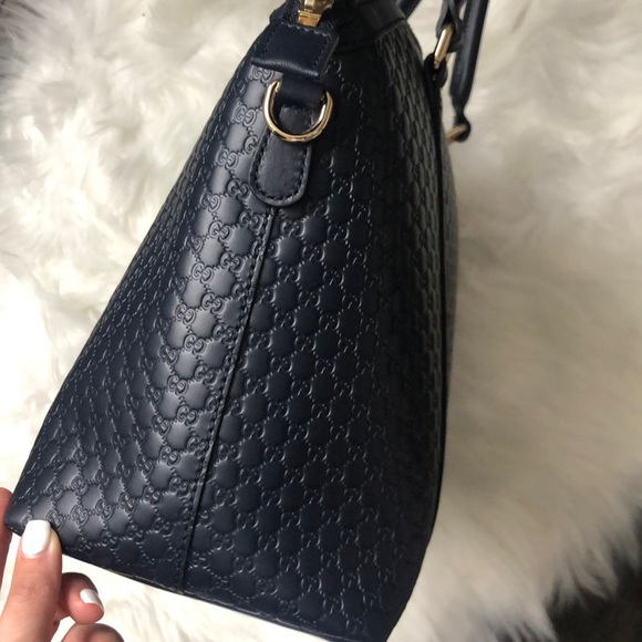 ๐๐ฏ% Auth Gucci Navy Blue Microguccissima Tote - Picture 5 of 12